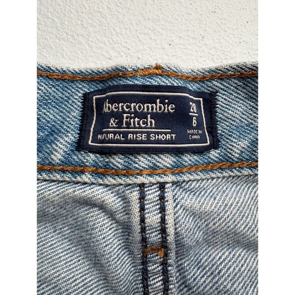 Abercrombie & Fitch Denim Shorts Womens 28 Light Wash Distressed Frayed - Picture 3 of 4